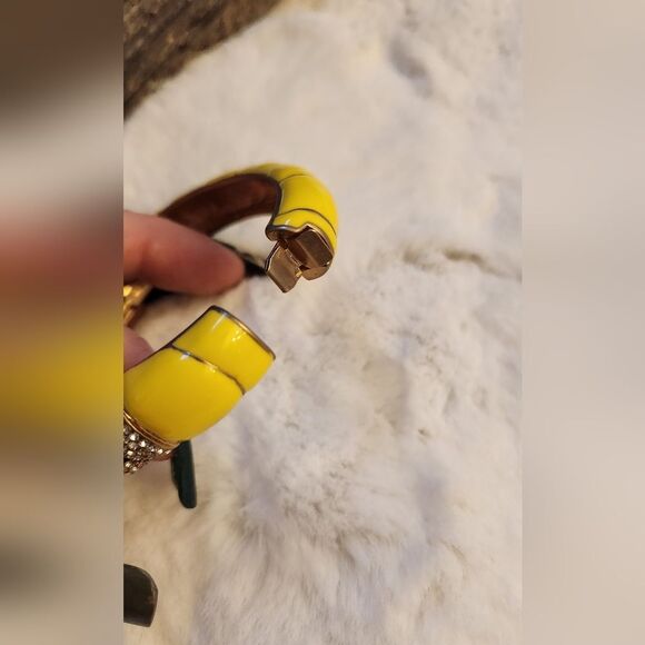 NWOT J Crew yellow enamel elephant bracelet - Picture 4 of 7